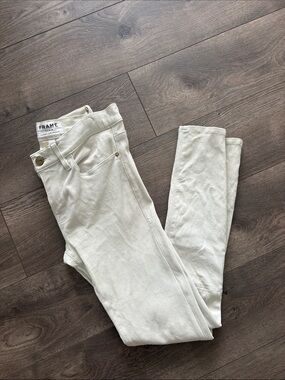 Frame Denim Skinny Jeans in Cream